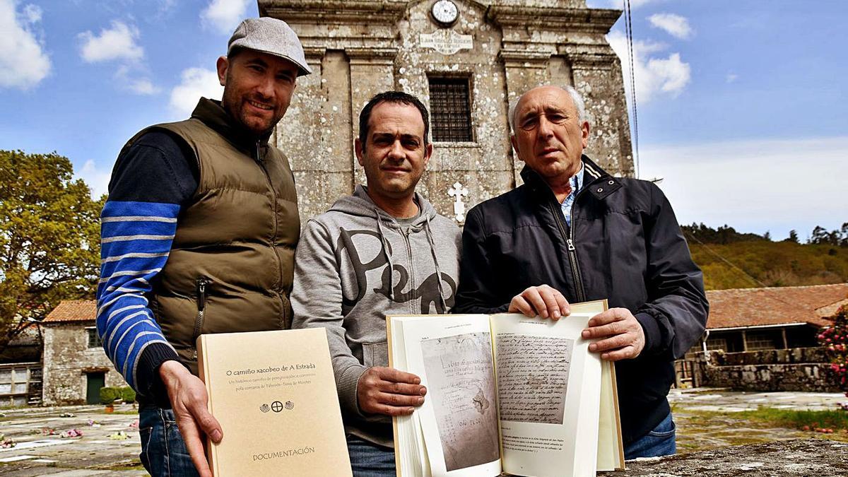 Luis Ferro (derecha), junto a Carlos Da Barreira (izquierda) y Jorge Fernández (centro). |   // CODESEDA VIVA