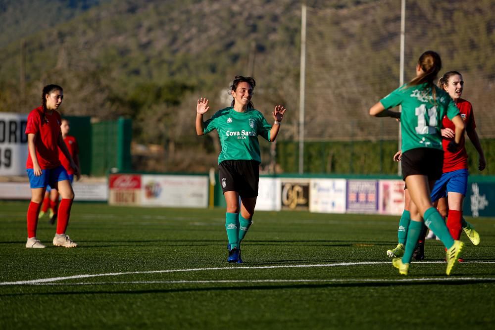 El representante ibicenco en la Liga Autonómica femenina arranca goleando al Atlético Collerense en una temporada muy ilusionante para el club verdinegro