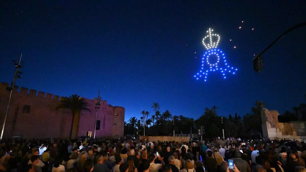 El Misteri ilumina el cielo de Elche con un espectáculo único ofrecido con 180 drones