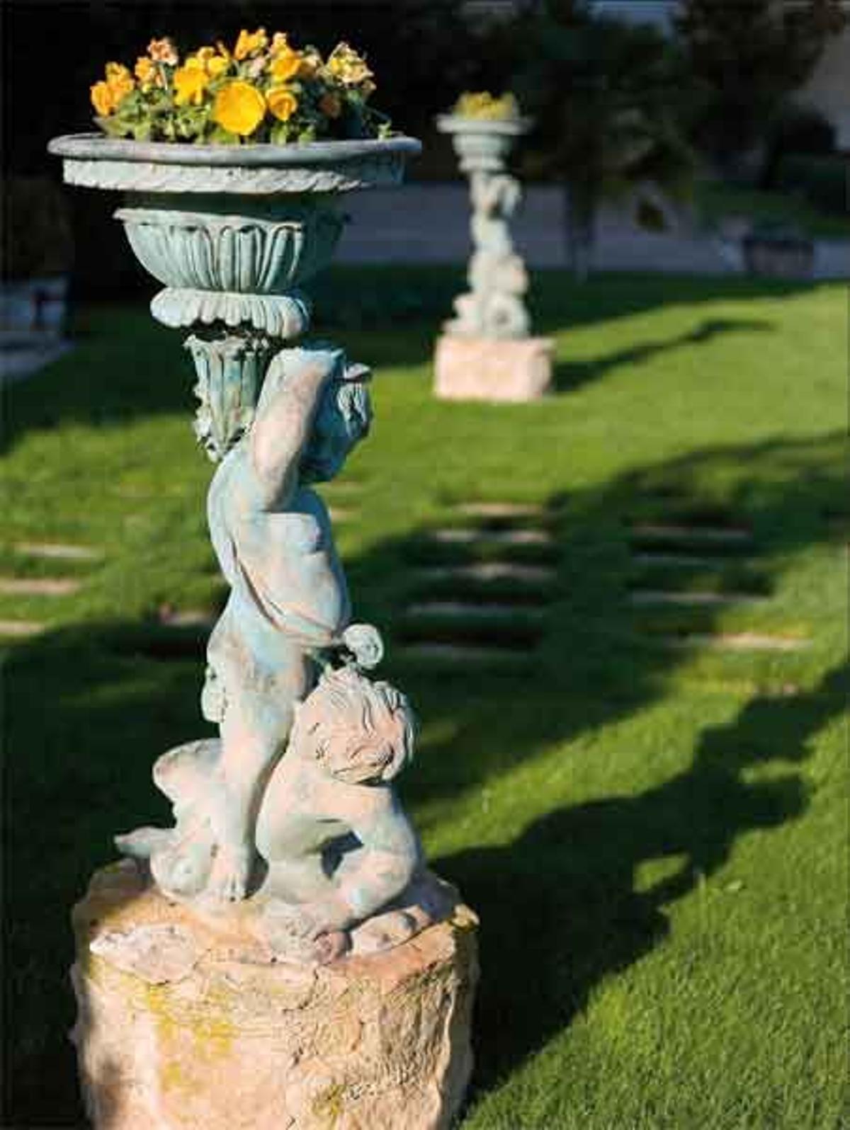 Jardín del hotel Torremilanos, un establecimiento
con un seductor equilibrio entre comodidad modern