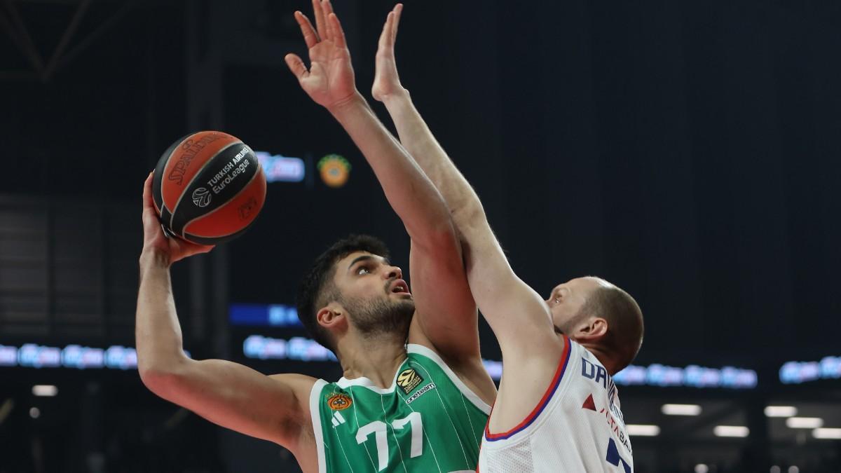 Omer Yurtseven, en un partido de la Euroliga con Panathinaikos