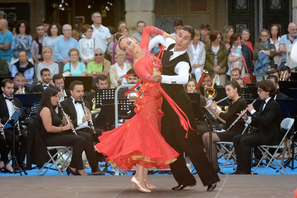 La banda toca, los campeones bailan