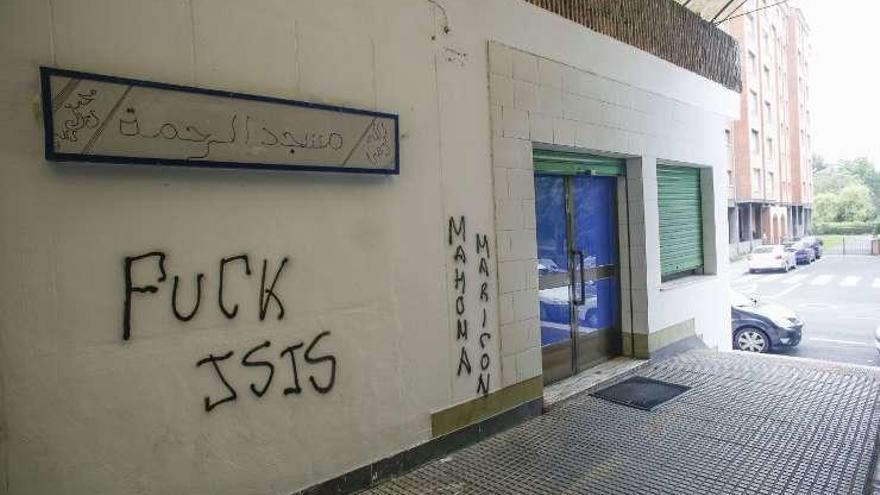 Pintadas islamófobas en Avilés