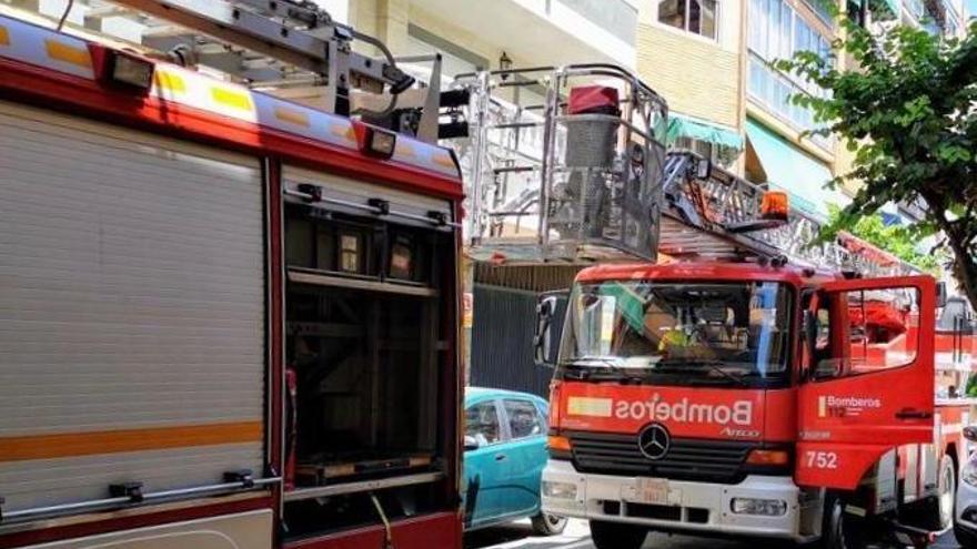 Un incendio obliga a desalojar un edificio en San Vicente