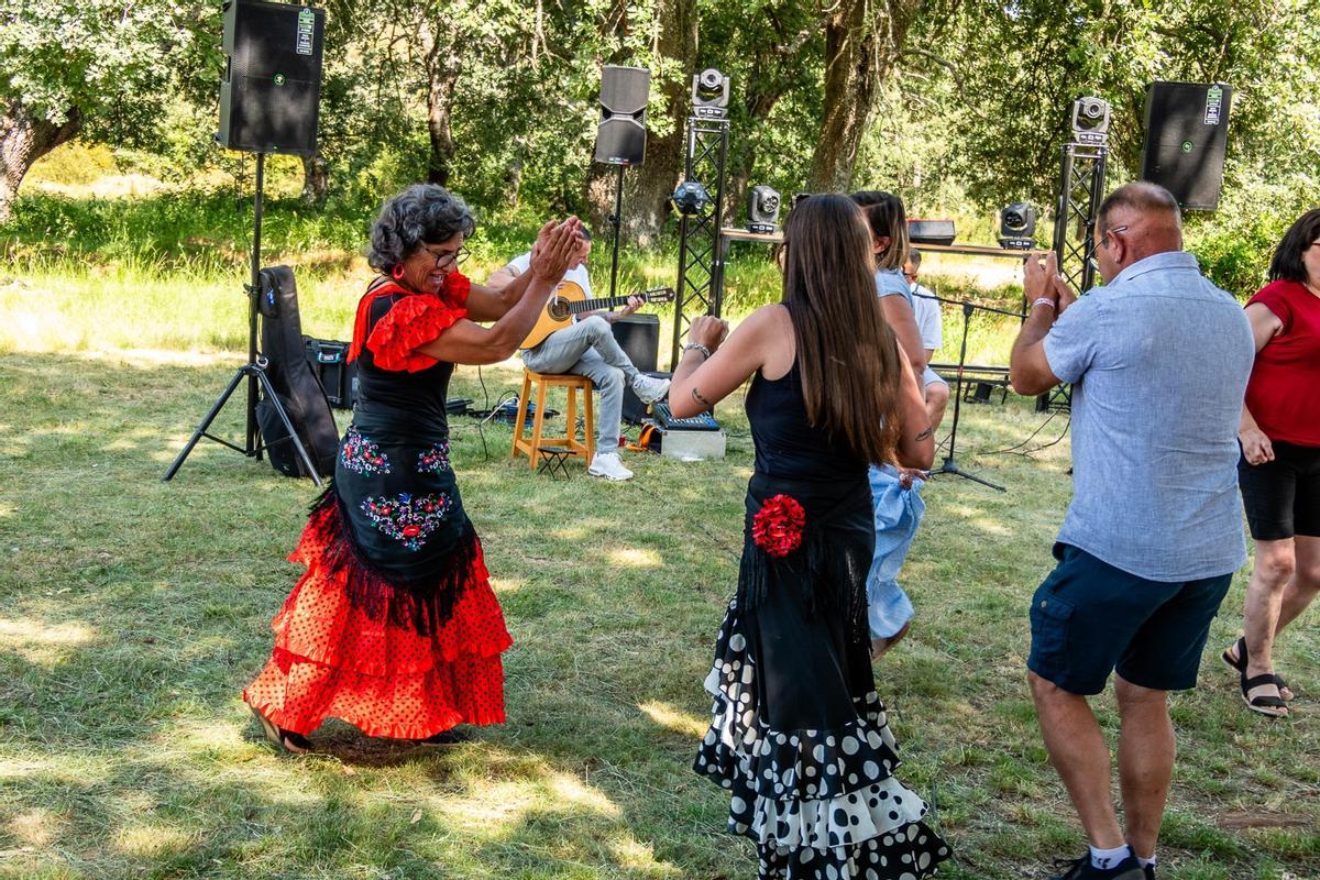 Sevillanas y lunes en Tábara: así celebra su particular feria rociera