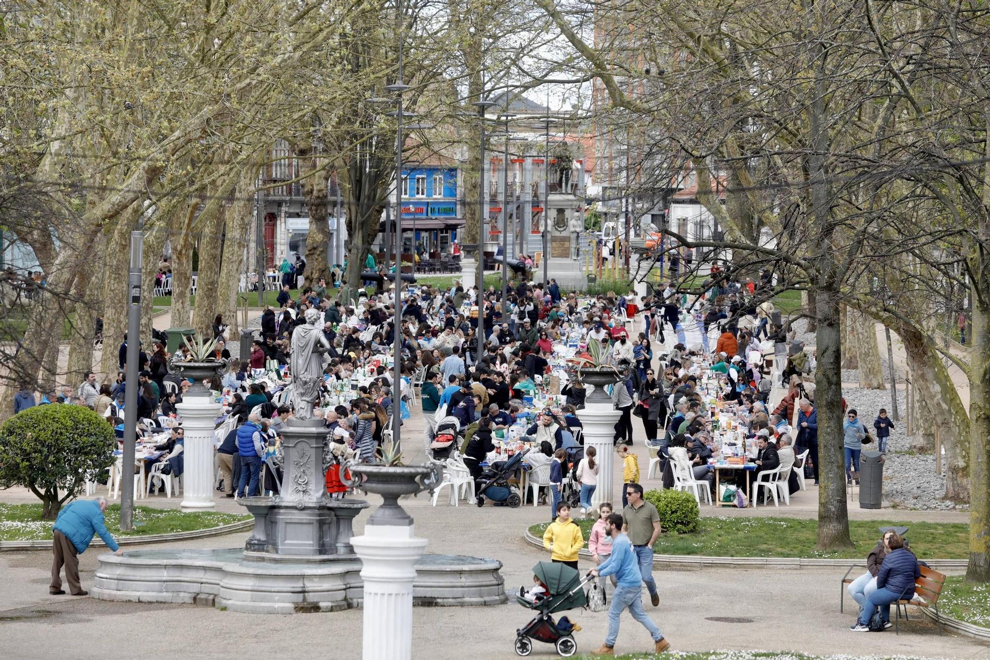 EN IMÁGENES: el ambiente en la Comida en la Calle de Avilés