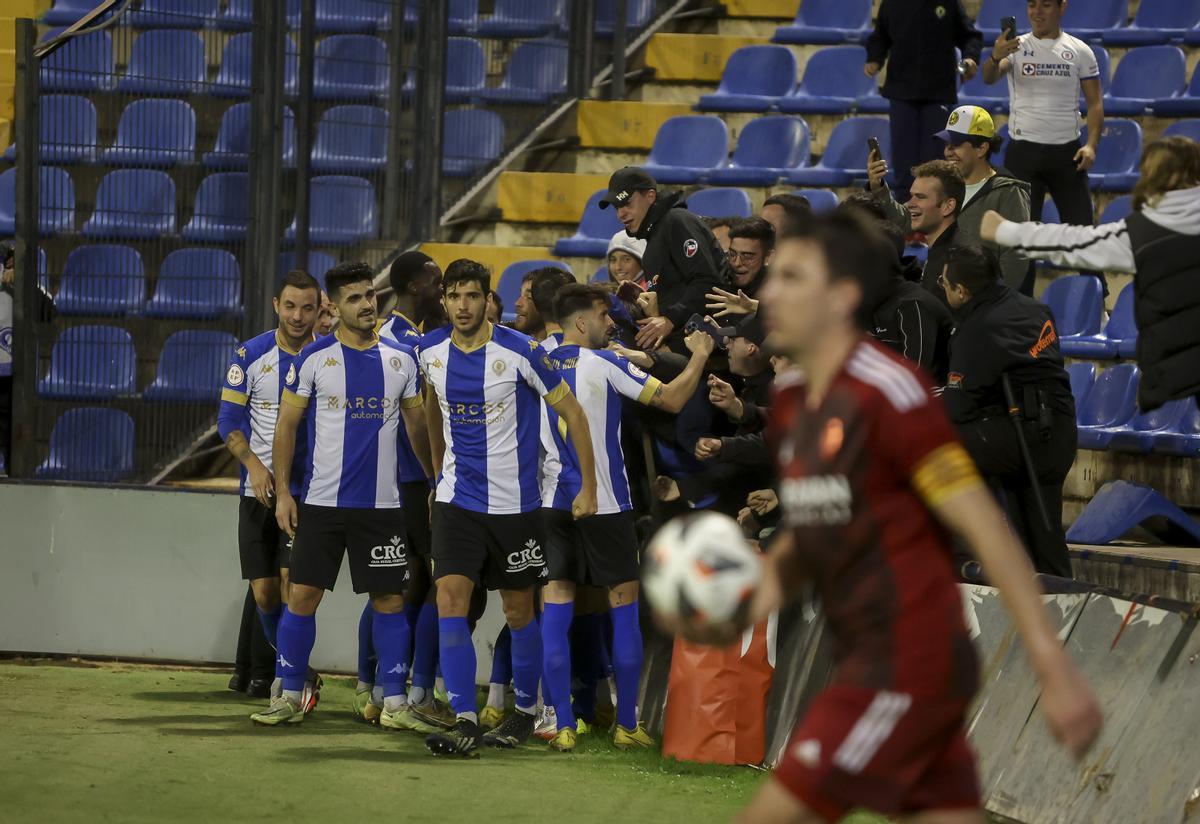 Los jugadores del Hércules festejan la remontada frente al Deportivo Aragón de la semana pasada.