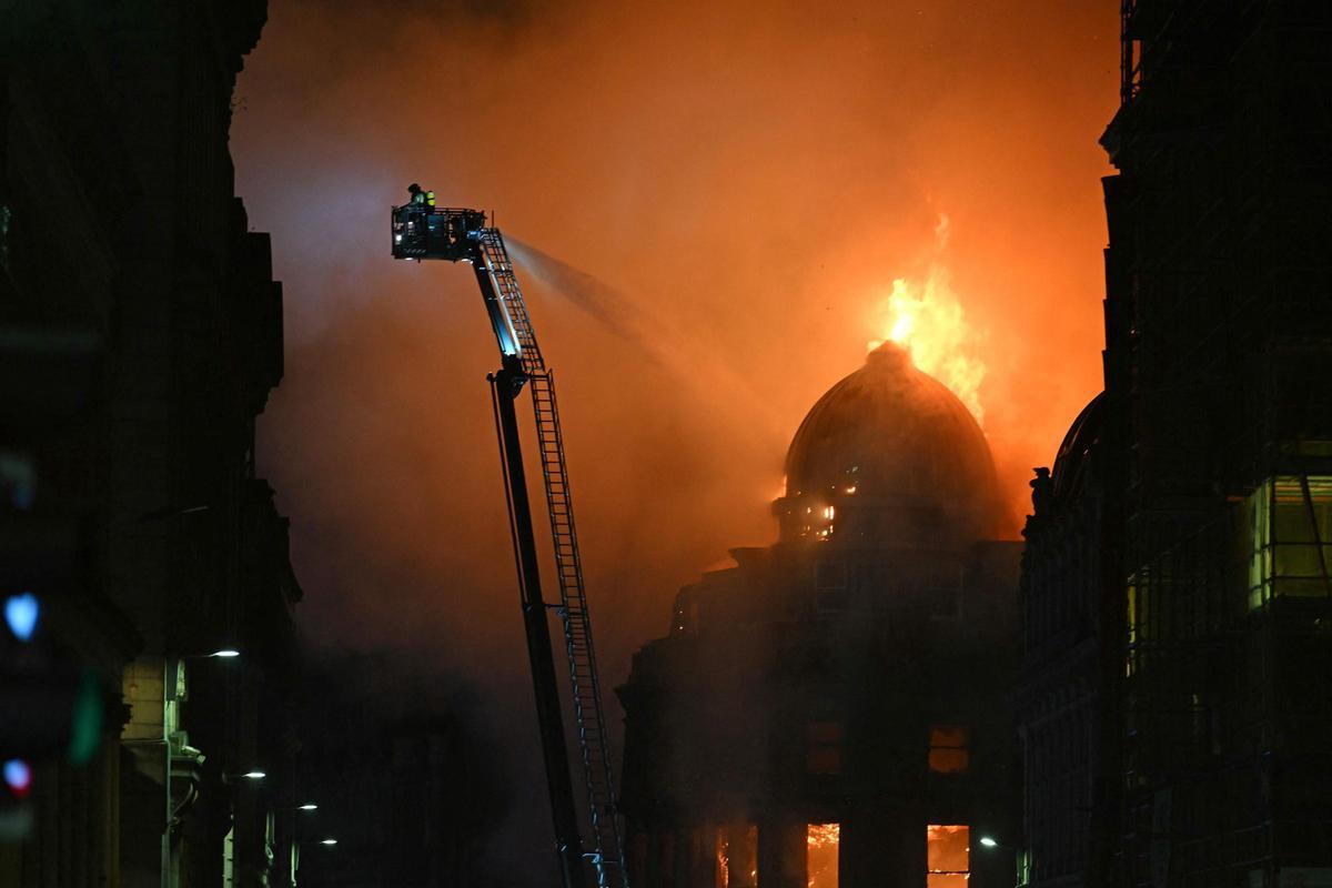 Un incendio en el centro de Glasgow calcina una cúpula victoriana