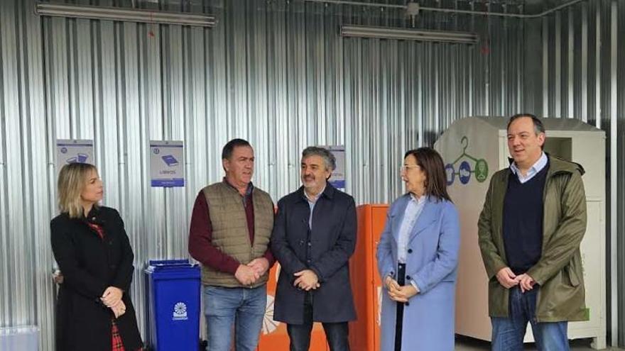 El nuevo punto limpio de Villaviciosa alcanza los mil usuarios desde su apertura en noviembre, con una media de 21 al día, y aguarda por mejoras en el servicio