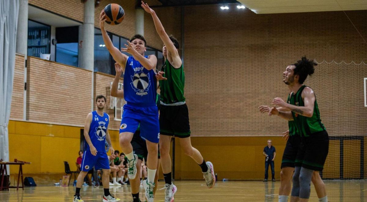 Acció del partit de l’Adepaf-Matadepera jugat a Castelló d’Empúries | ALBERT GELI