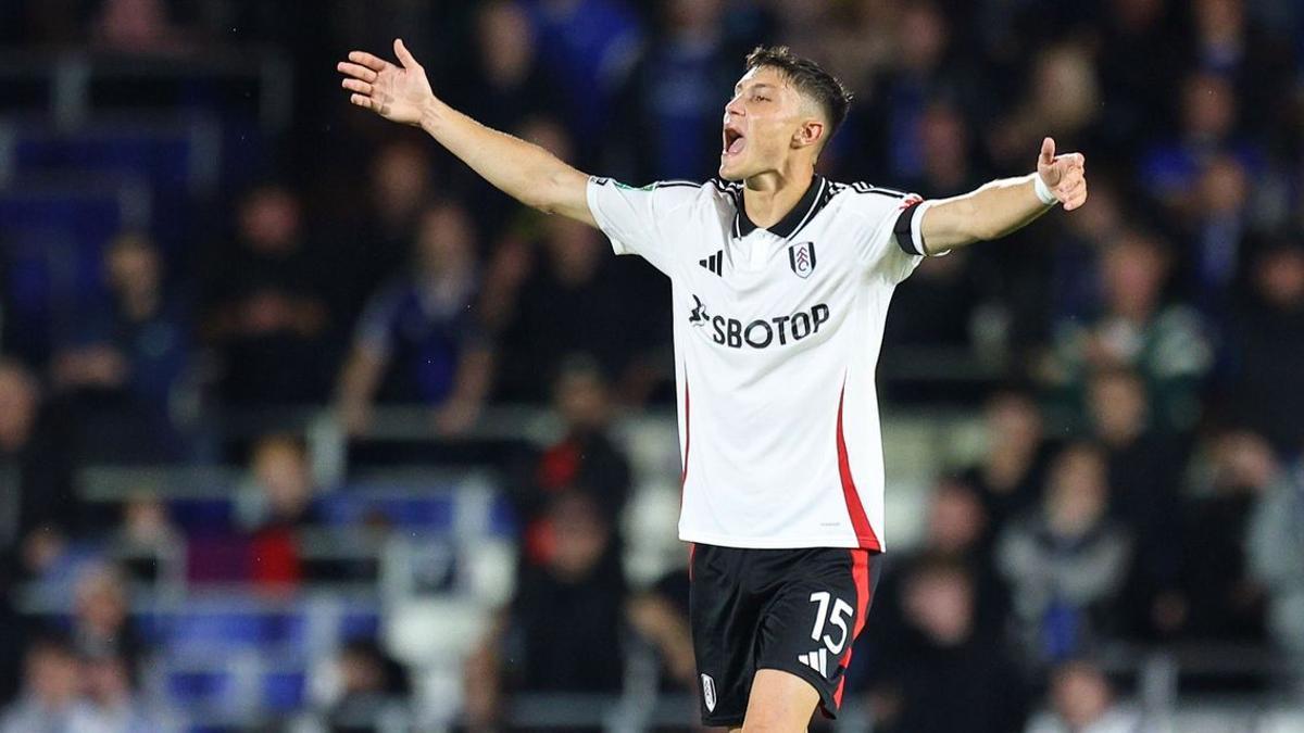 Jorge Cuenca, con la camiseta del Fulham londinense