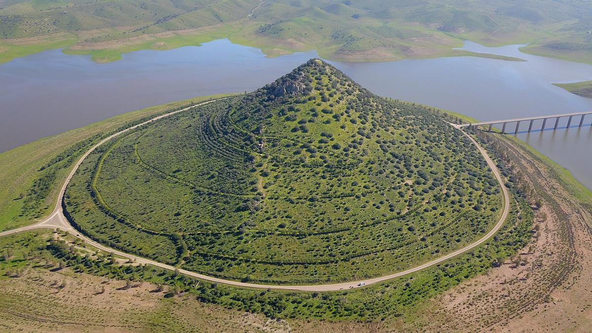El icónico Cerro Masatrigo, en la comarca pacense de La Siberia