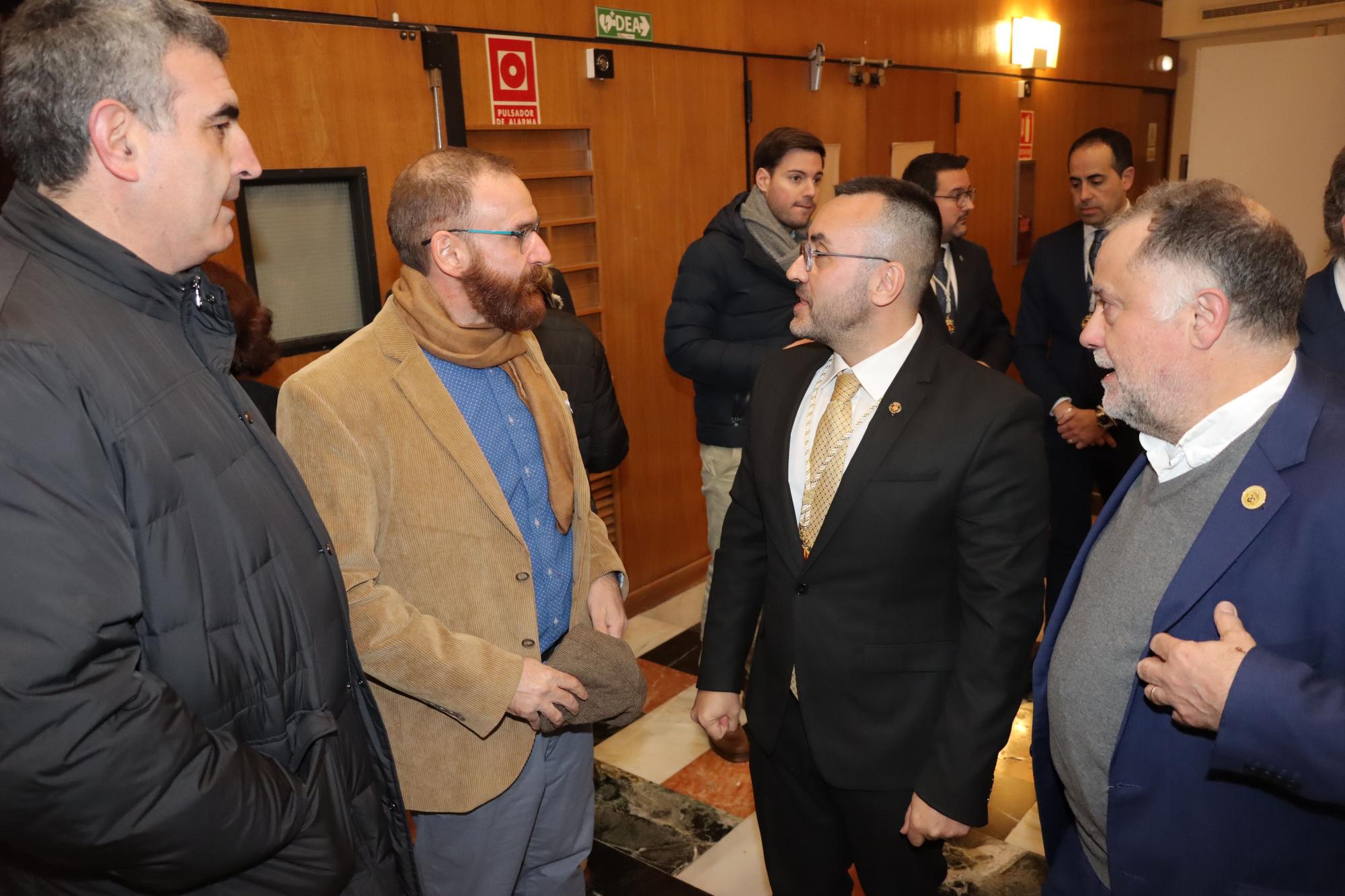 Las imágenes de la entrega de las medallas de oro de Vila-real a Porcelanosa, Carmelitas y 'Quique' y la distincion de Hijo Predilecto a Diego Dualde