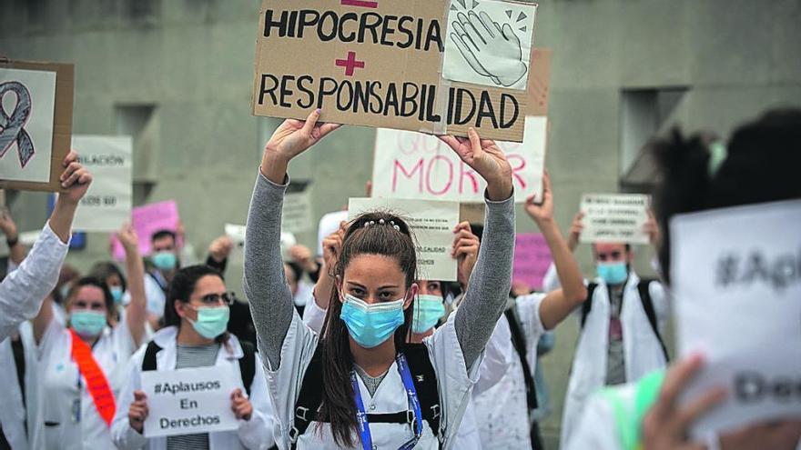 Día Internacional de los Enfermeros | "No somos superhéroes sino profesionales comprometidos"