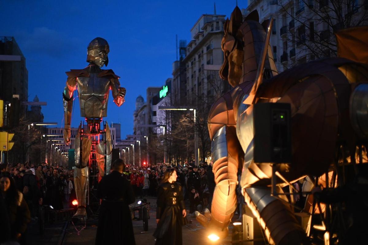 EN IMÁGENES | Espectáculo de teatro de calle de gran formato, 'Aquiles y Quimera'