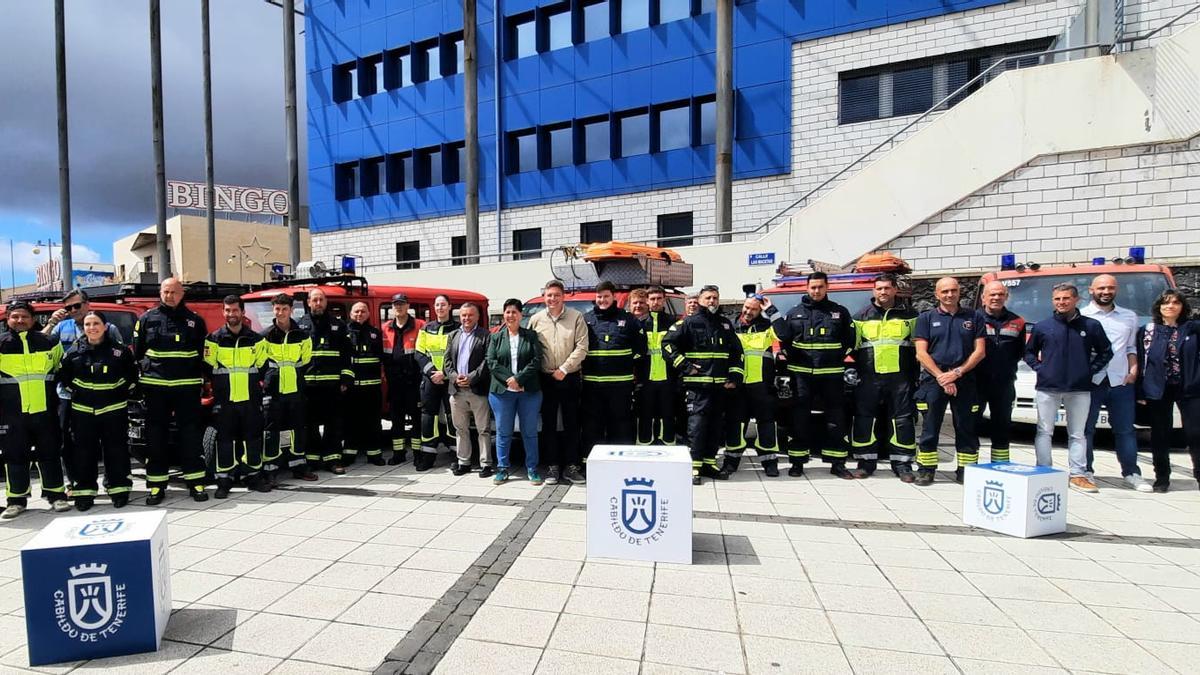 Foto de grupo de los Bomberos Voluntarios de Tenerife