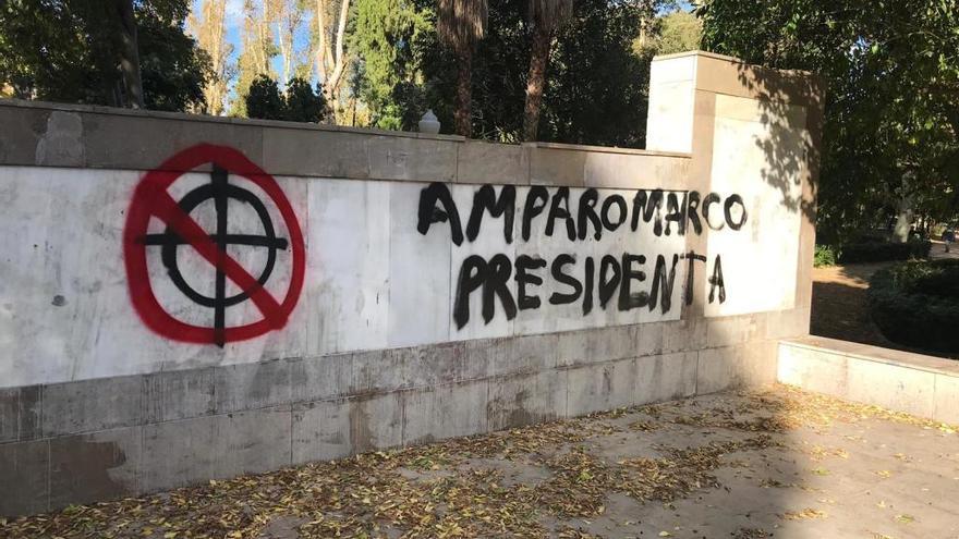 Nuevas pintadas en la Cruz de los Caídos señalan a Amparo Marco