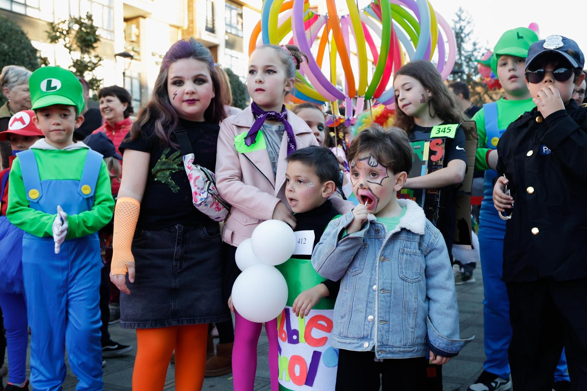 "Queen", los "Angry páxaros" o "Llanera Bros", estrellas carnavaleras en Posada