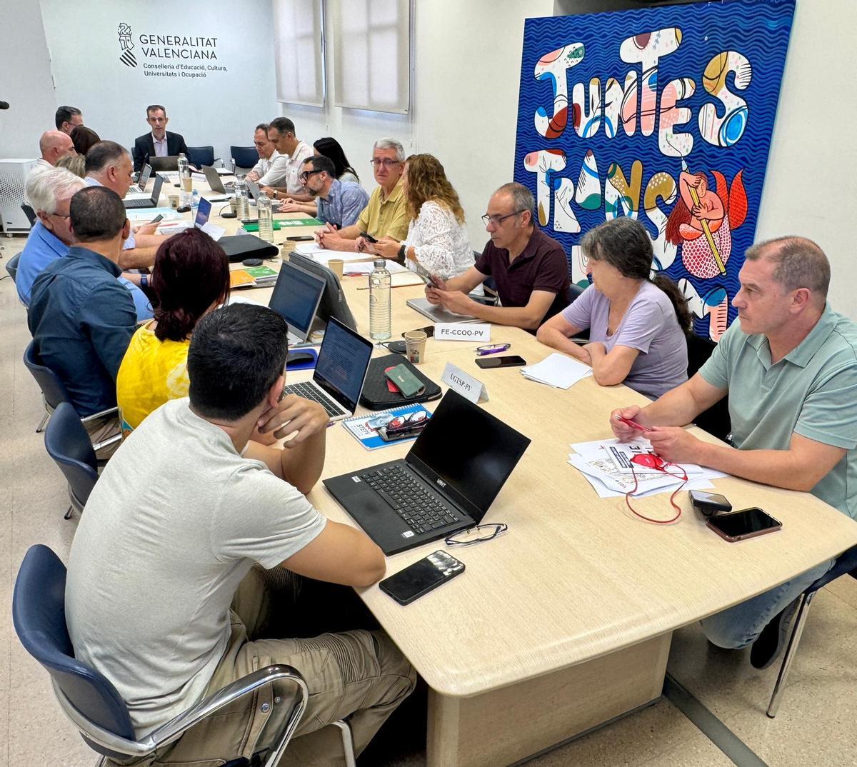 Reunión de la Conselleria de Educación y los sindicatos de la enseñanza concertada