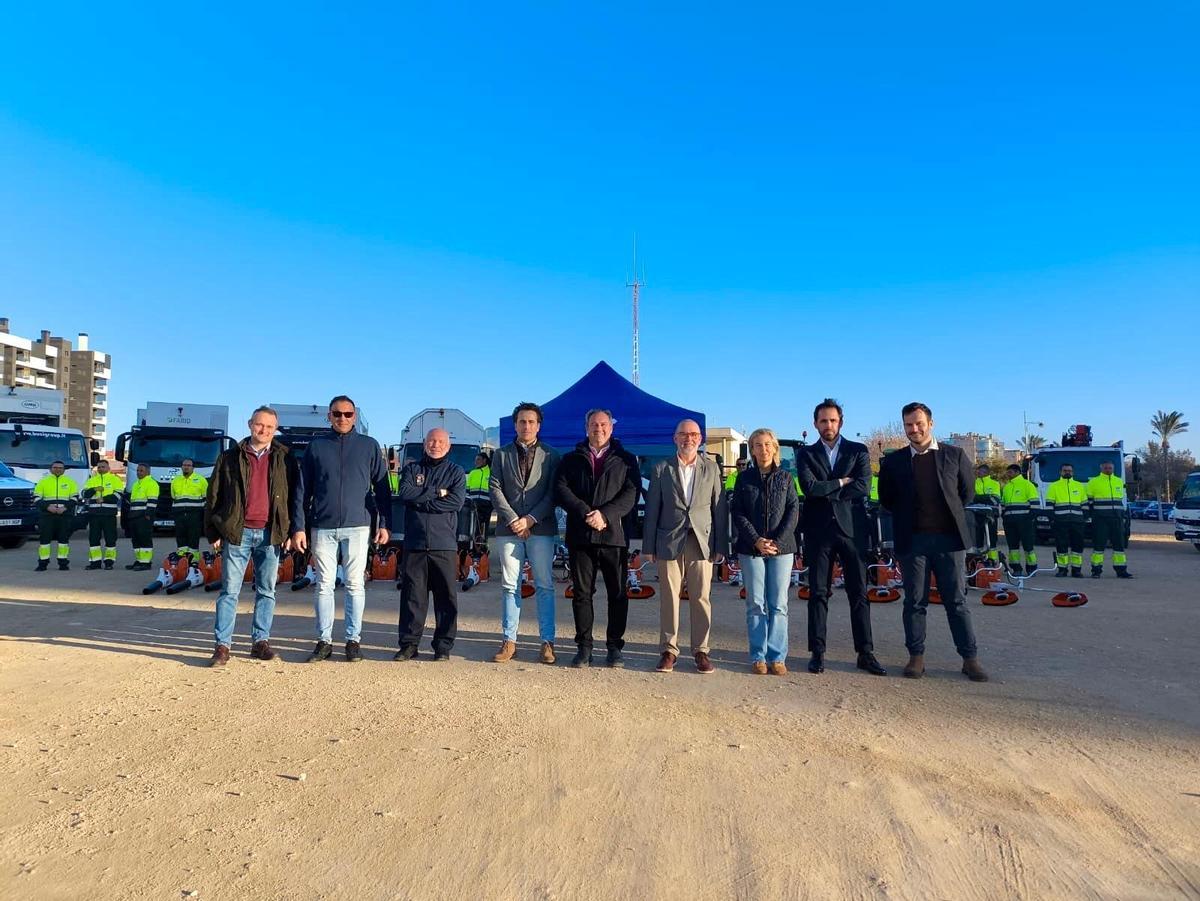 Presentación de la maquinaria ante las autoridades locales