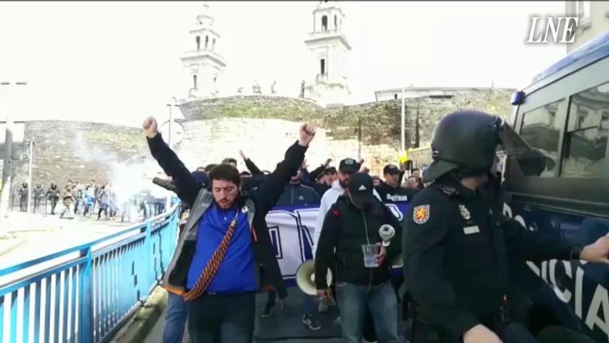 La afición del Real Oviedo toma Lugo