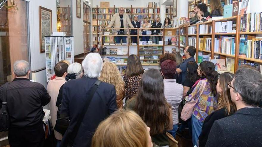 Lectura colectiva de ‘Crimen’, de Agustín Espinosa, en la presentación de la edición de Alexis Ravelo, en diciembre de 2019. | | LP/DLP