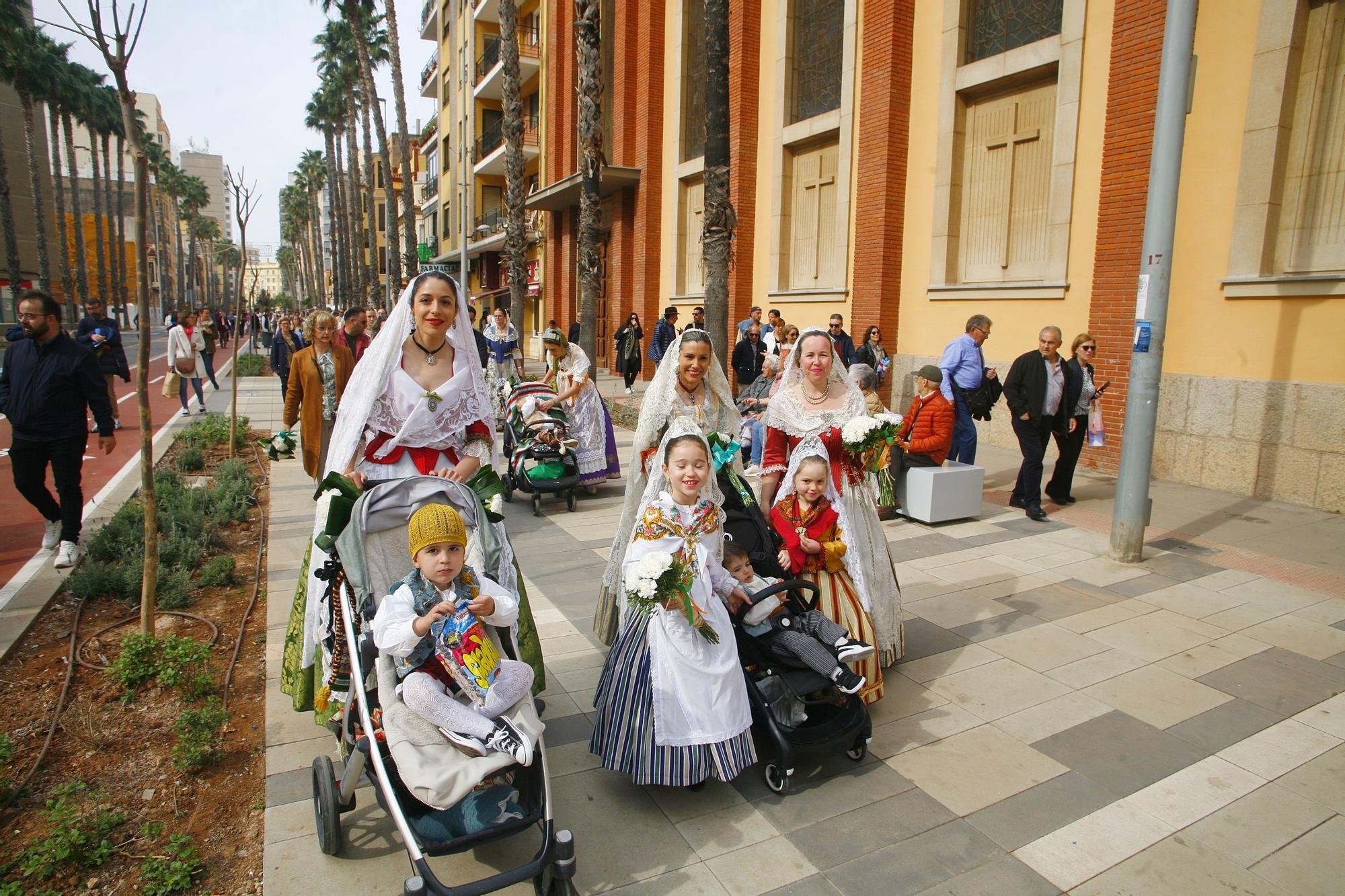 Galería de la Ofrena: El homenaje de las fiestas a la Mare de Déu de Lledó