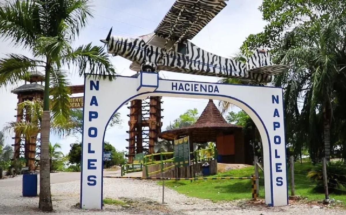 Entrada a la Hacienda Nápoles, donde vivía el narcotraficante