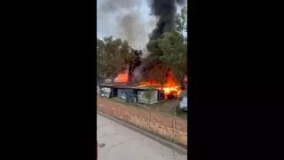 Desalojan un camping en El Perelló tras un incendio