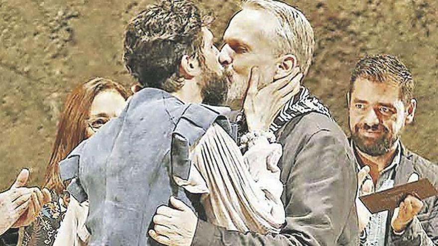 Bosé e Ibarra, beso por El Quijote