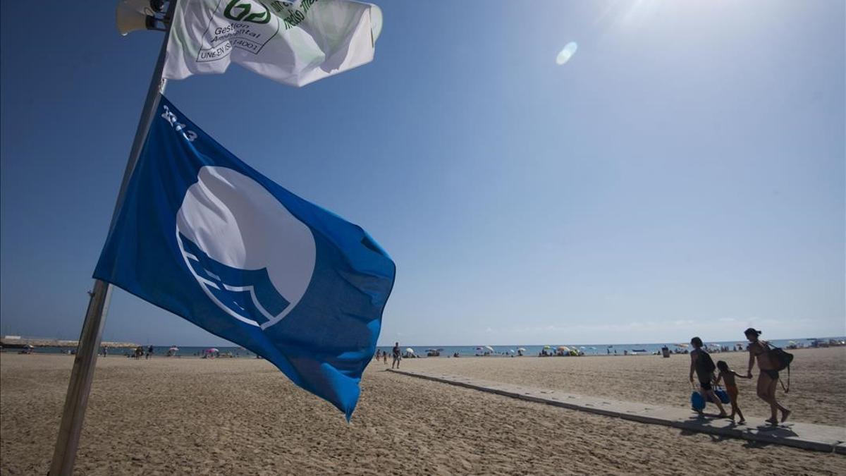 Segur de Calafell (Baix Penedes) 3 08 2013  Comarques  Playas con bandera azul  Playa de Segur  Foto  Joan Revillas