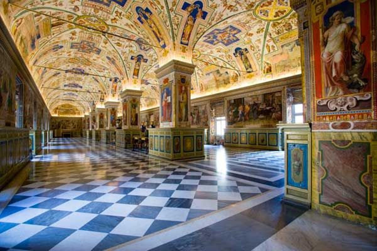 Una de las salas del interior de los Museos Vaticano.