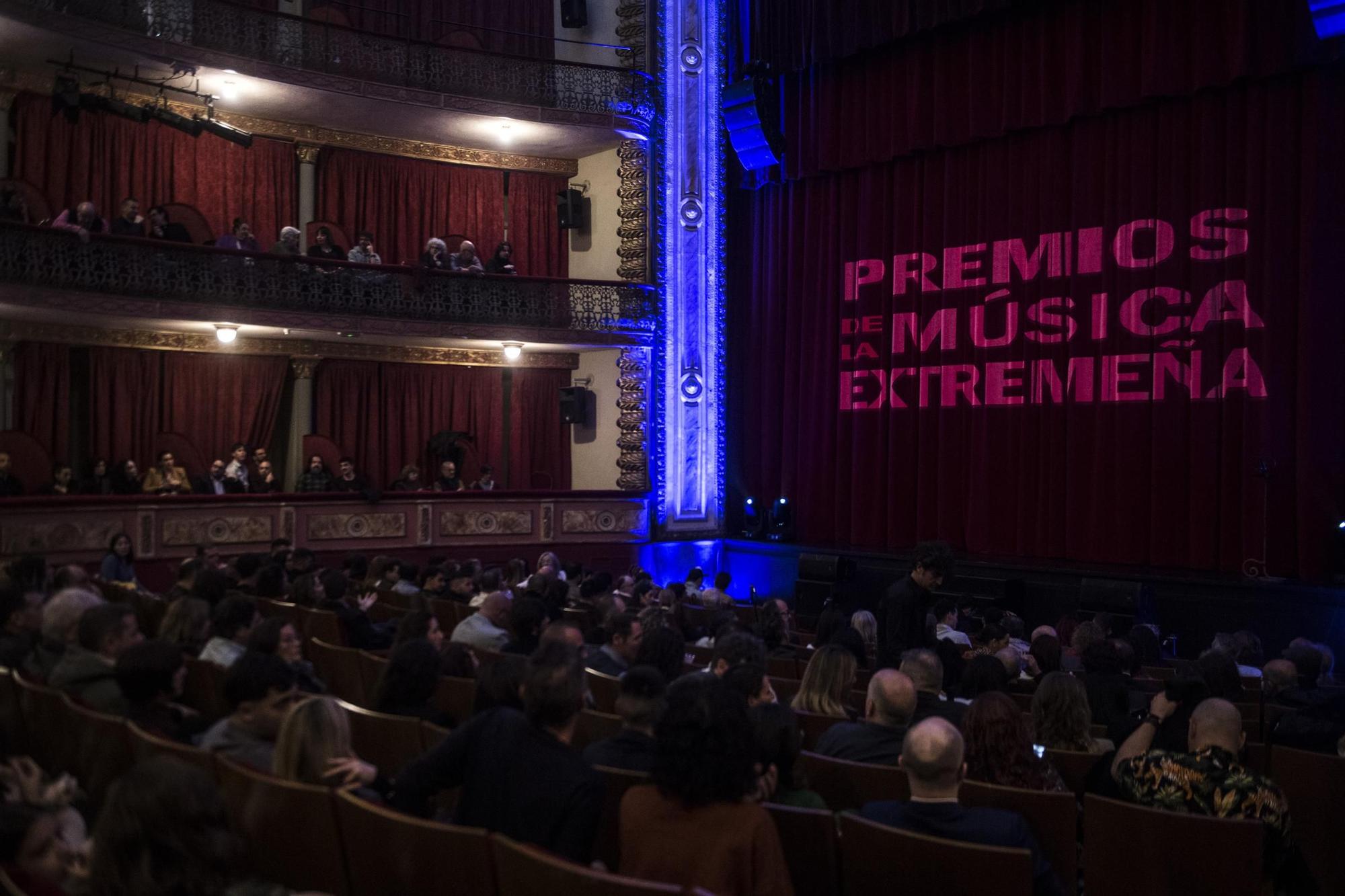 Galería | Robe triunfa en Cáceres en la fiesta de la música extremeña