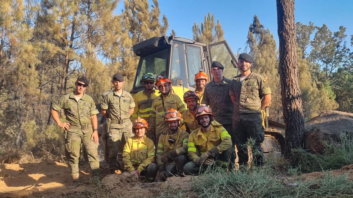 Efectivos del Infoex y el Ejército, en una de las zonas en las que está desplegado.