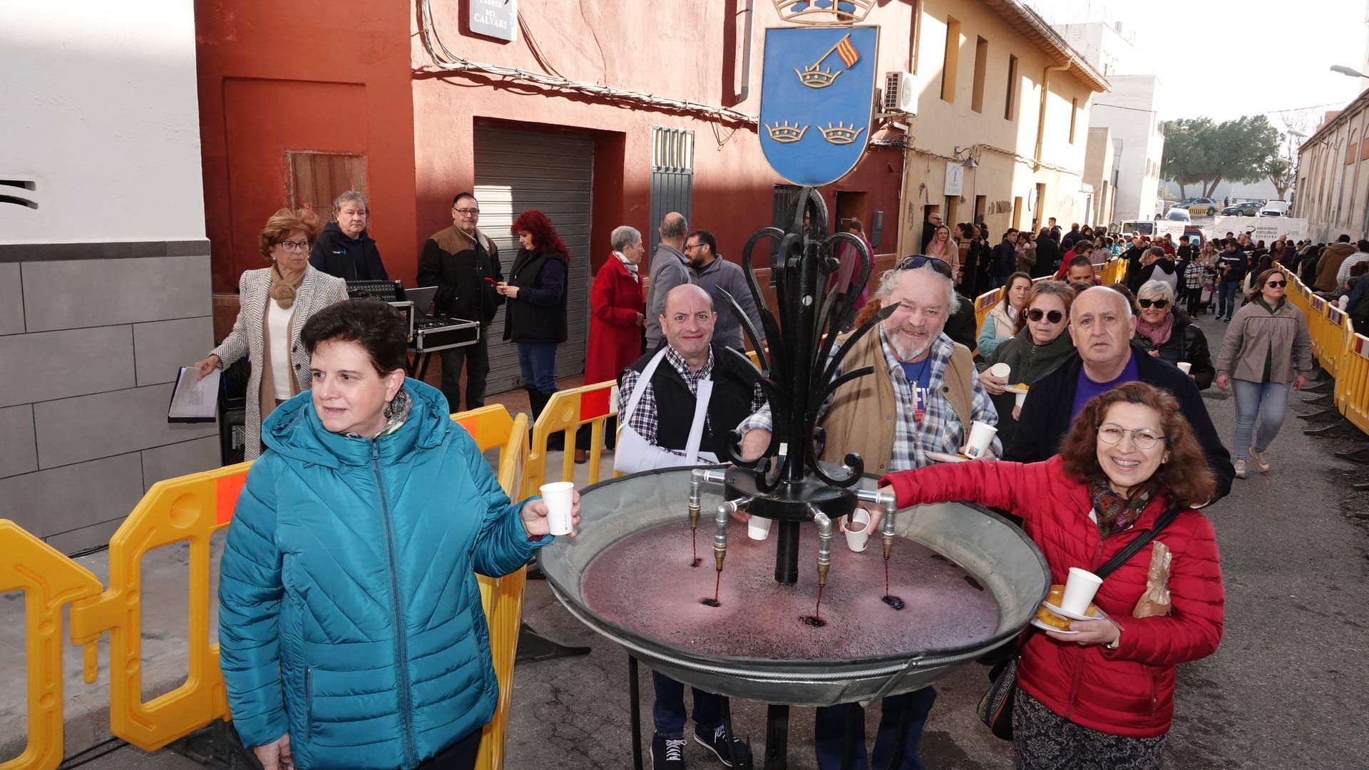 Burriana celebra Sant Blai con una multitudinaria Font del Vi