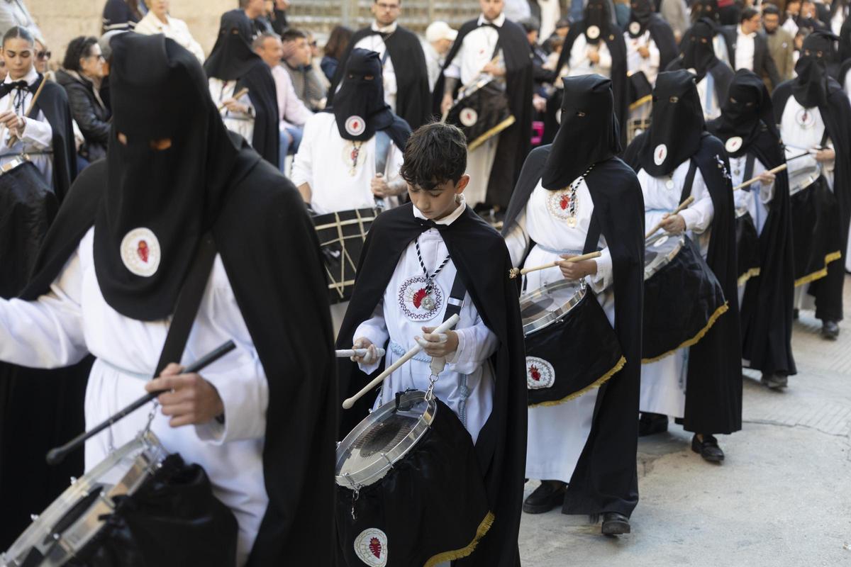 La solemne procesión del Santo Entierro de Xàtiva, en imágenes
