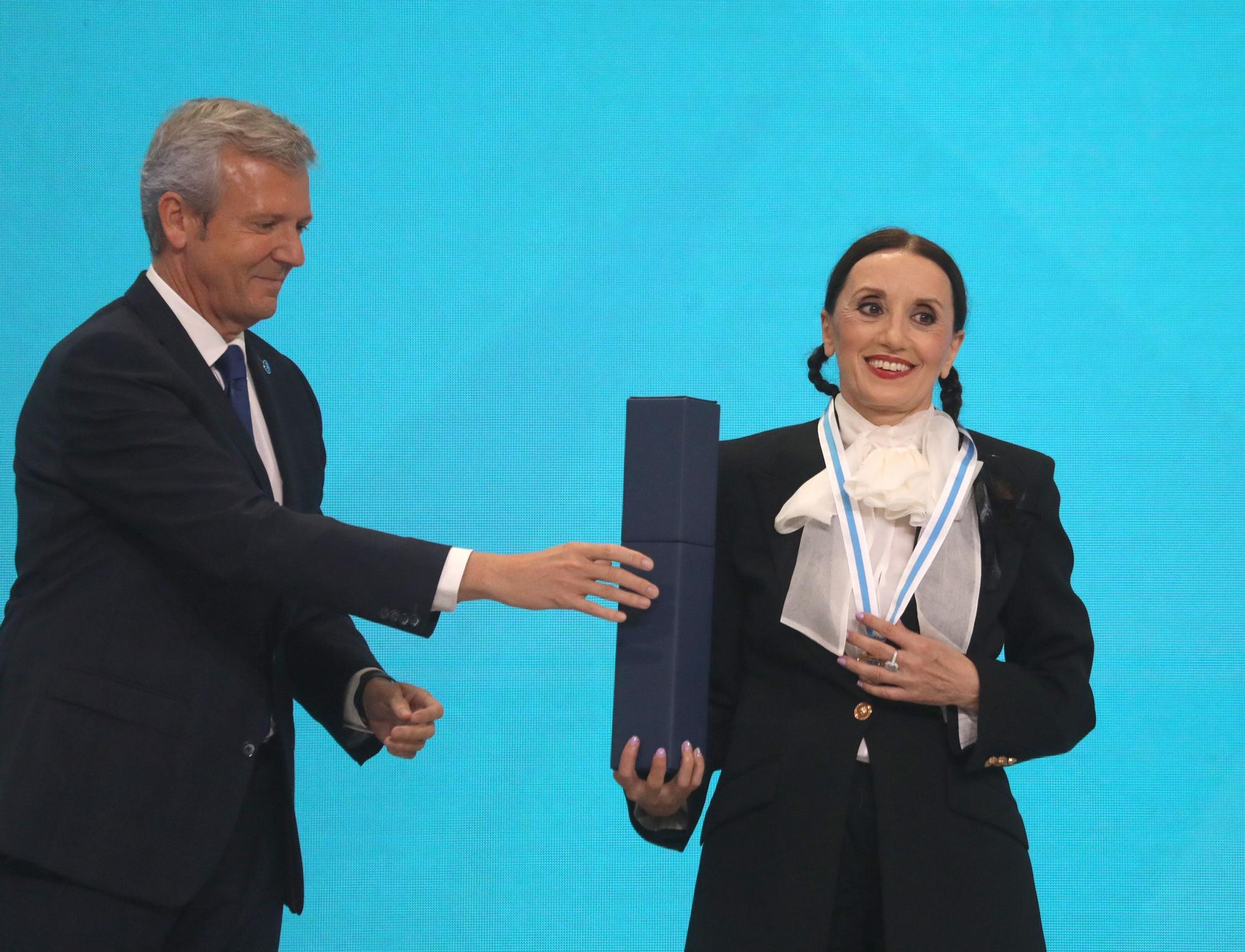 Juan Pardo, Carlos Núñez y Luz Casal recogen emocionados sus Medallas de Ouro de Galicia