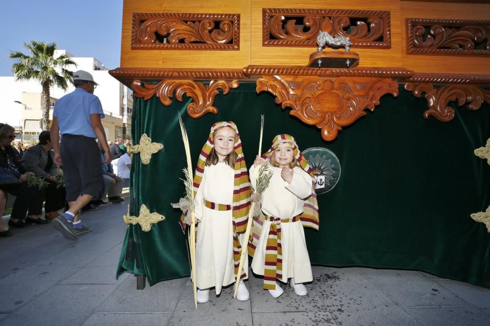 La procesión recorrió el itinerario entre la iglesia del Sagrado Corazón y la Inmaculada en Torrevieja