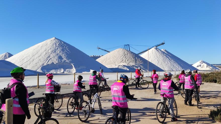 Laguna rosa I Las salinas de Torrevieja amplían las visitas turísticas con  rutas a pie y en bicicleta