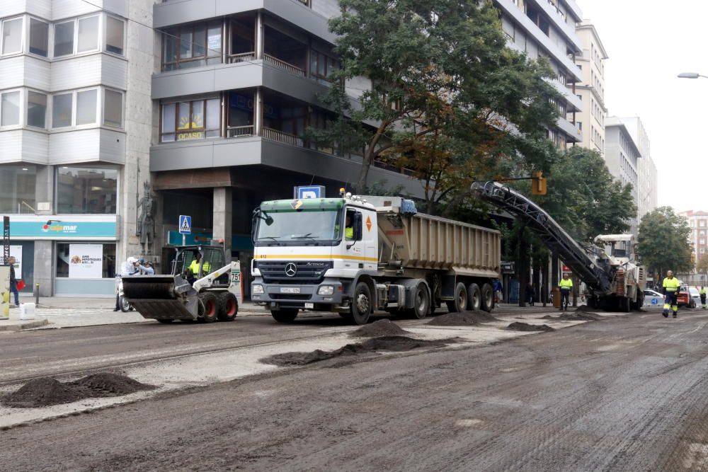 Girona comença a reasfaltar el tram de Jaume I malmès durant els disturbis