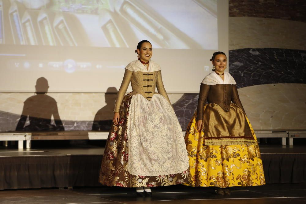 Desfile de trajes festeros