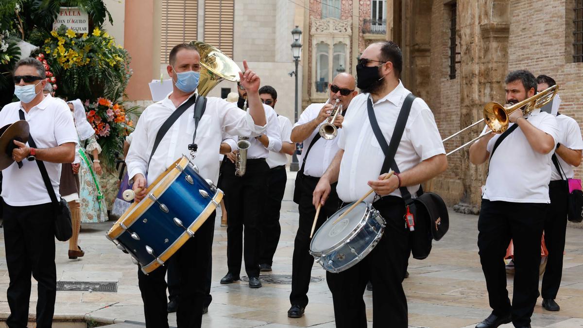 Búscate en el segundo día de Ofrenda por las calles del Mar y Avellanas (entre las 11.00 y 12.00 horas)