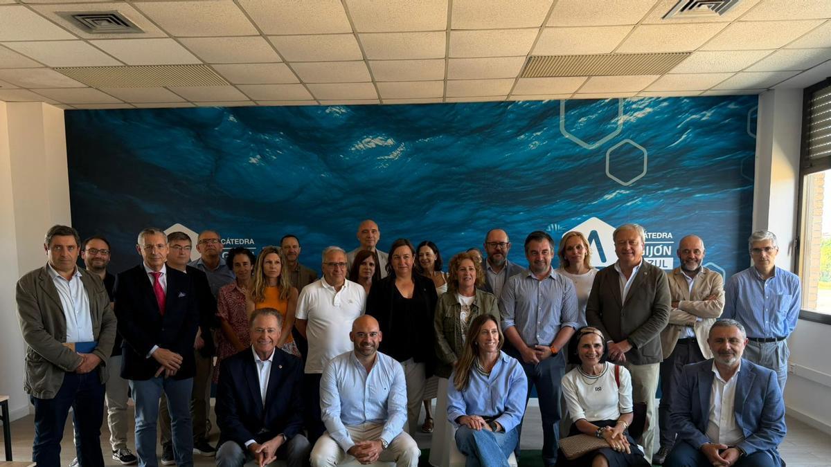 Participantes en la reunión de este jueves.