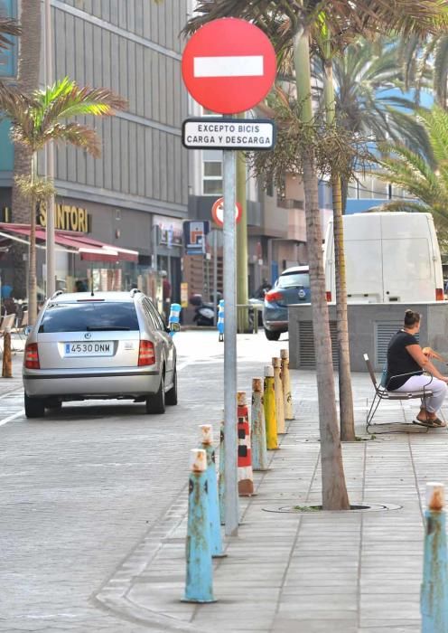 Incumplimiento de la zona peatonal en Olof palme