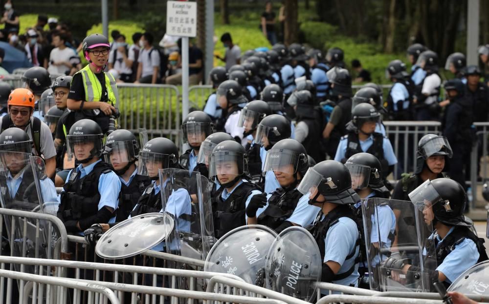 Miles de manifestantes paralizan Hong Kong