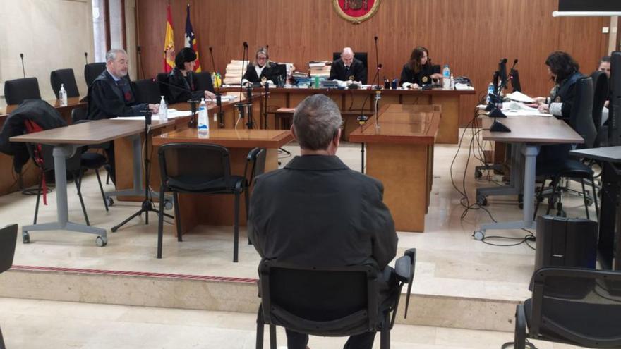 El acusado, durante el juicio celebrado en la Audiencia. | M.O.I.