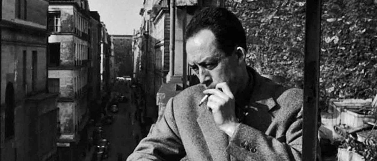 Junto a estas líneas, Albert Camus, novelista, ensayista, dramaturgo, filósofo 
y periodista francés nacido en Argelia, 
ganador del Premio Nobel de Literatura en 1957.