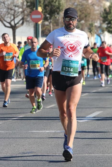 Más de 7.000 atletas tomaron la salida en una prueba que gozó de unas buenas condiciones para correr y que acabó encumbrando, de nuevo, al corredor del club Cueva de Nerja Abdelhadi El Mouaziz