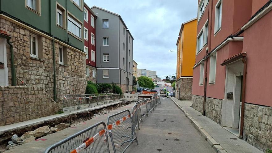 Los vecinos de Labañou se rebelan contra la reforma de la calle Tomás Fábregas: "No estamos en contra de mejorar el barrio, pero sí de que decidan sin nosotros"