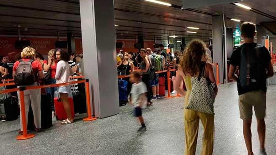 Easyjet deja en tierra a una veintena de mallorquines en Milán tras cancelar un vuelo